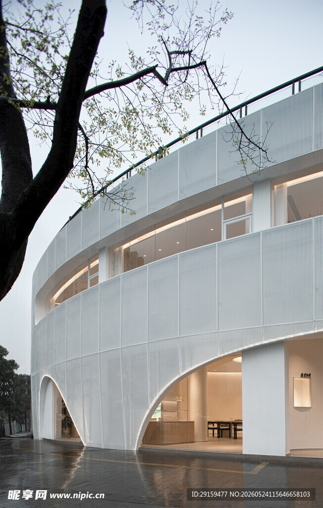 现代弧形白色建筑外观