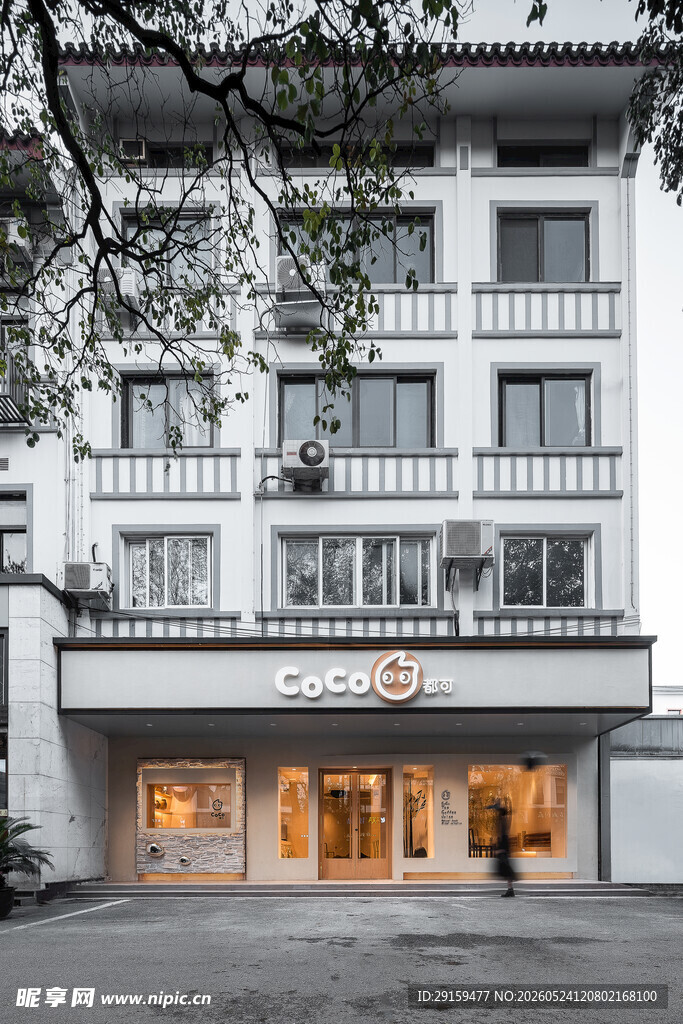 现代风格白色多层商业建筑