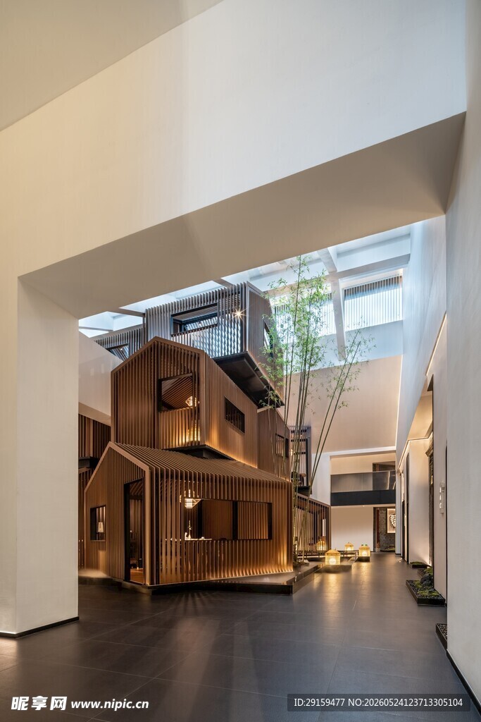 现代建筑内的木质结构空间