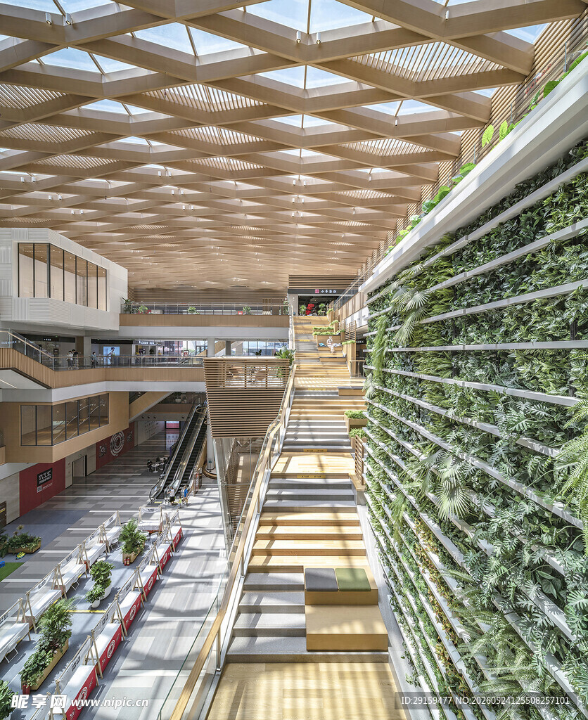 室内绿植装饰的现代建筑空间