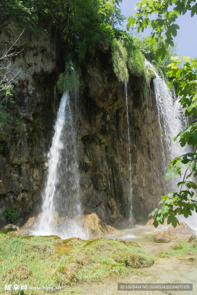 山间瀑布美景