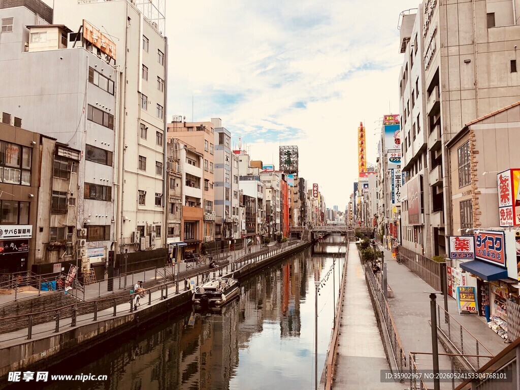 日本城市河畔街景风光