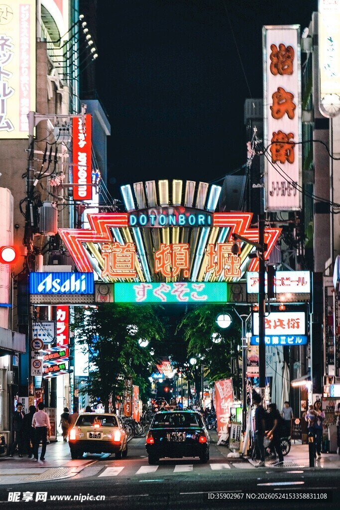繁华都市夜景霓虹闪烁