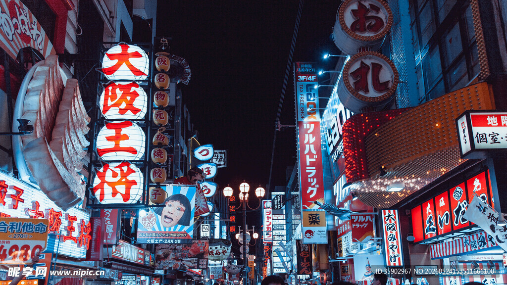 东京繁华街头夜景