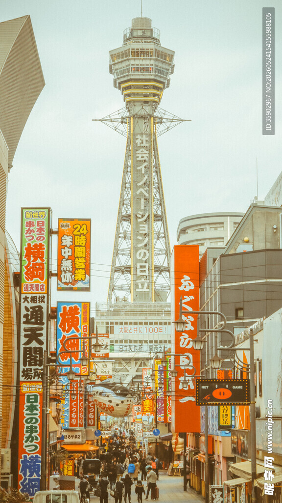 大阪通天阁旁热闹街道