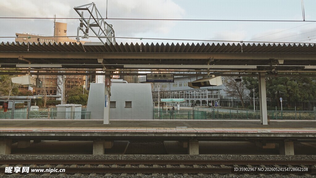 火车站台景象