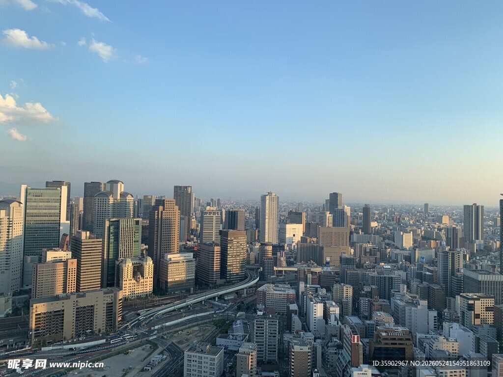 俯瞰繁华都市天际线