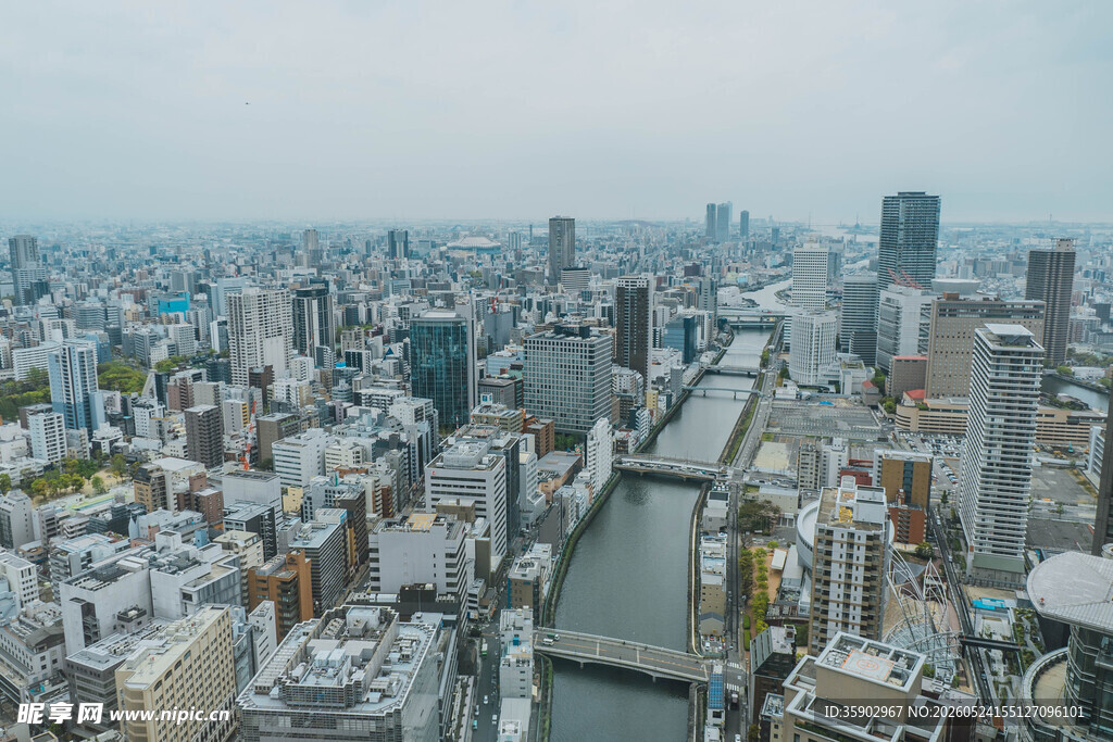 俯瞰繁华都市建筑群