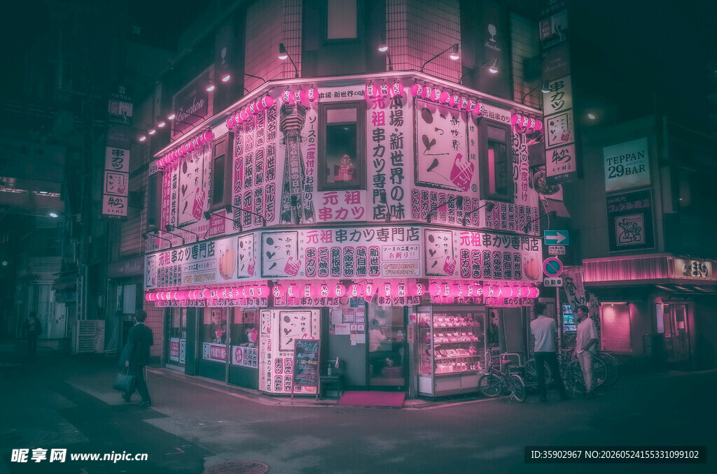 霓虹闪耀的复古街角建筑