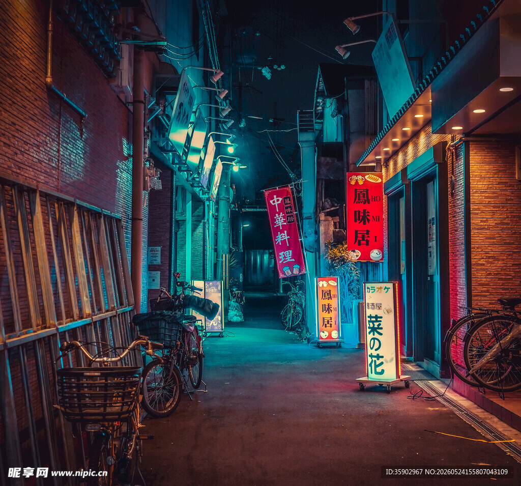 夜晚的静谧小巷