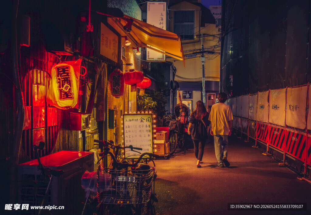 夜晚街头的温馨烟火气