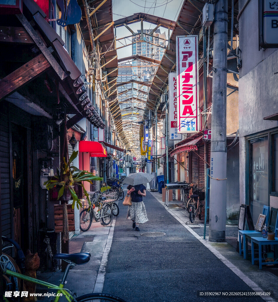 日式老街巷静谧生活图景