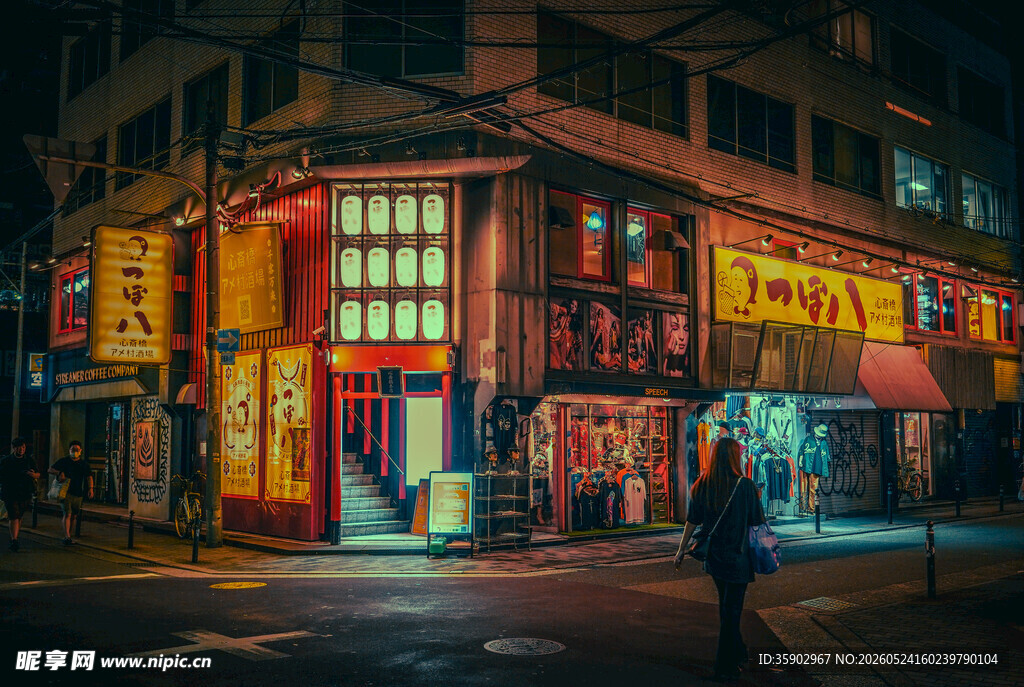 夜晚繁华街角的绚丽景象