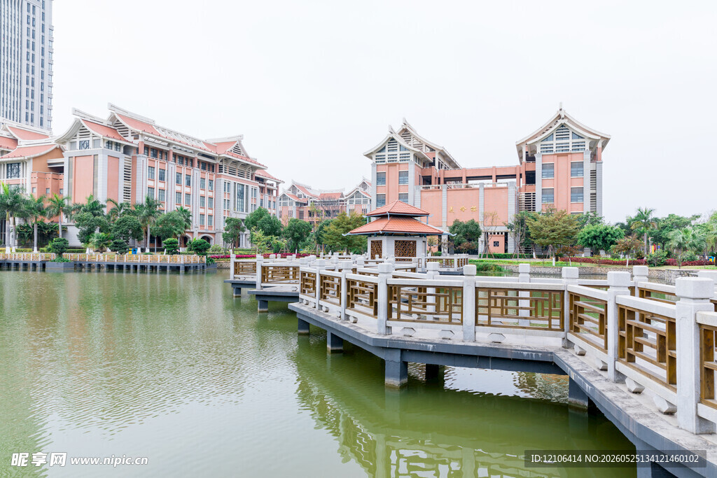 湖畔欧式建筑景观桥