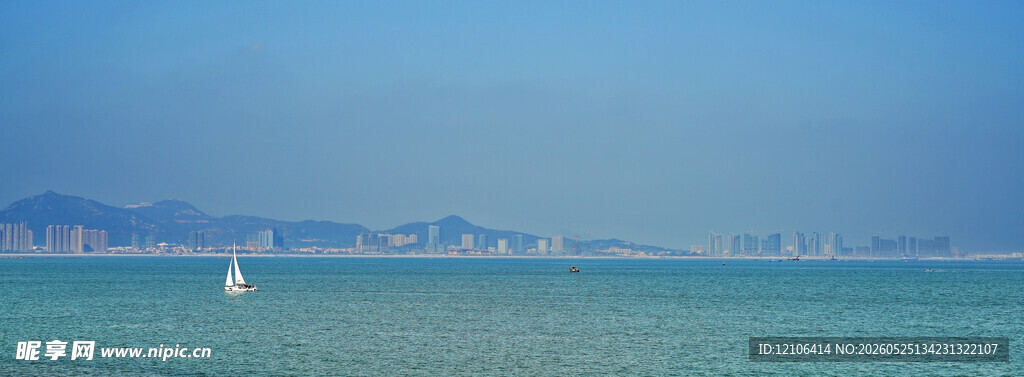海上帆船辽阔海景