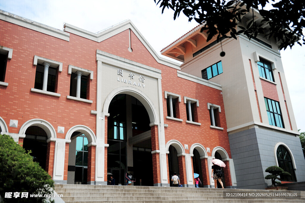 红砖建筑校园风格教学楼