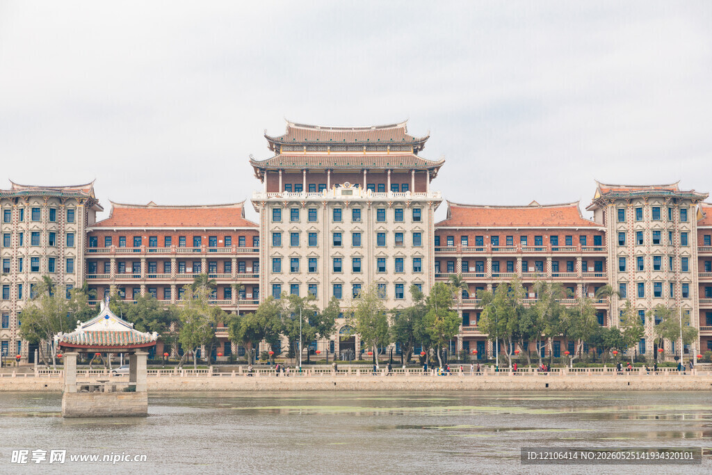 江边中式风格建筑群