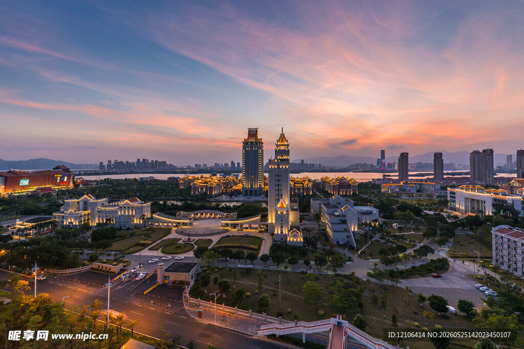 城市黄昏美景俯瞰图
