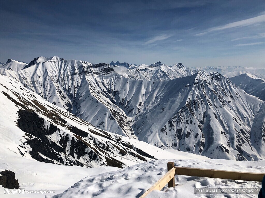 雪山壮丽美景