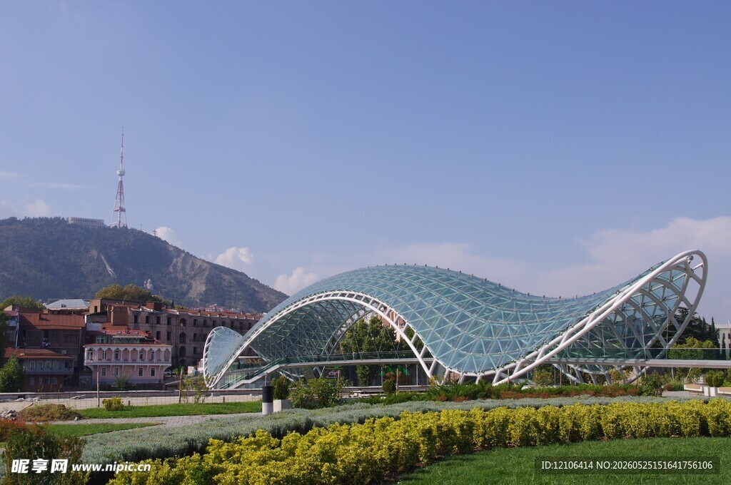 现代风格弧形建筑景观