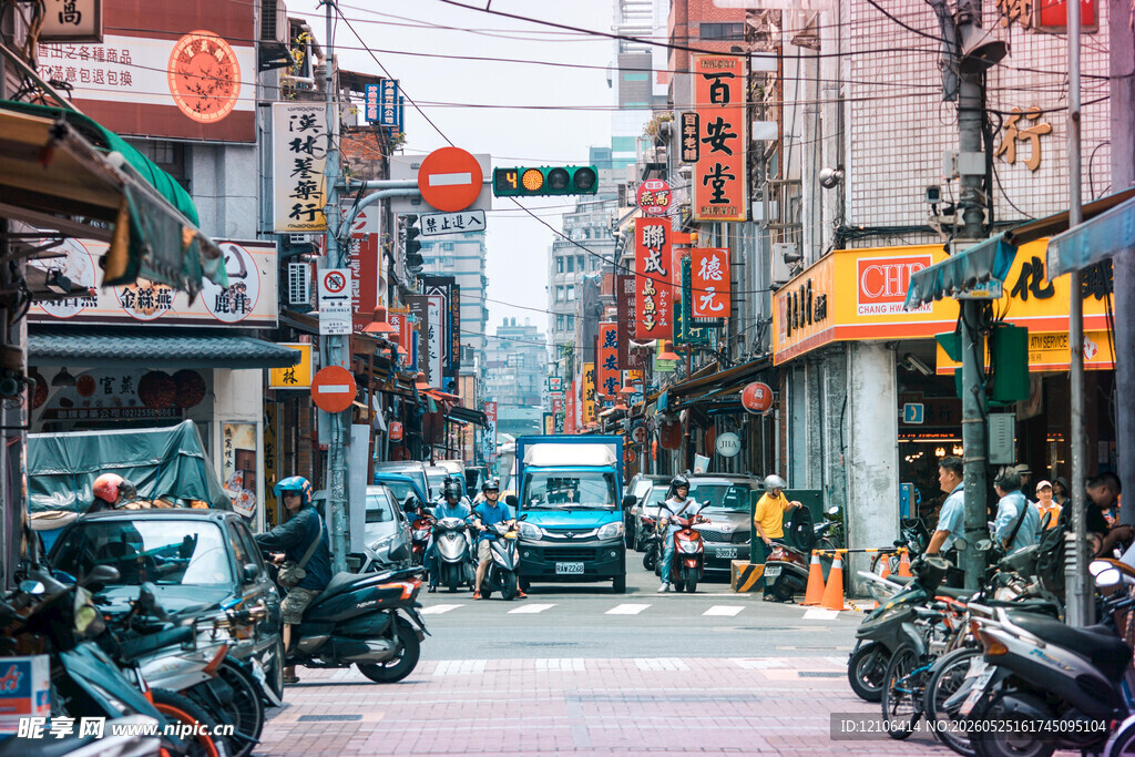 热闹的亚洲街头巷景