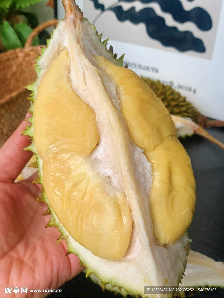 剥开的香甜榴莲果肉