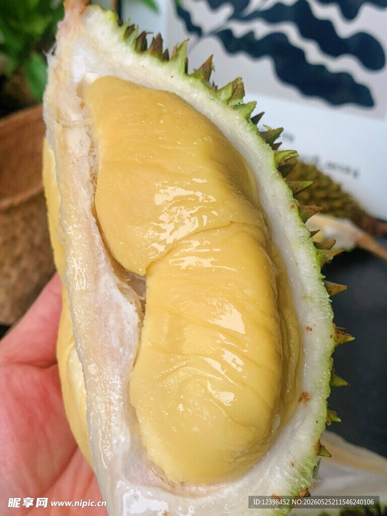 剥开的香甜美味榴莲果肉