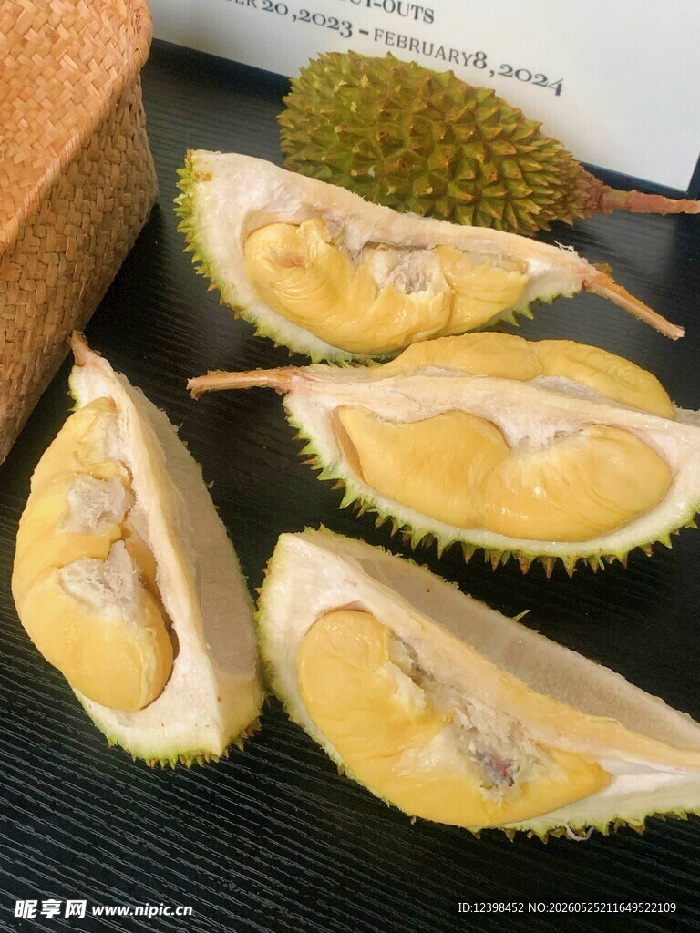 切开的美味榴莲果肉