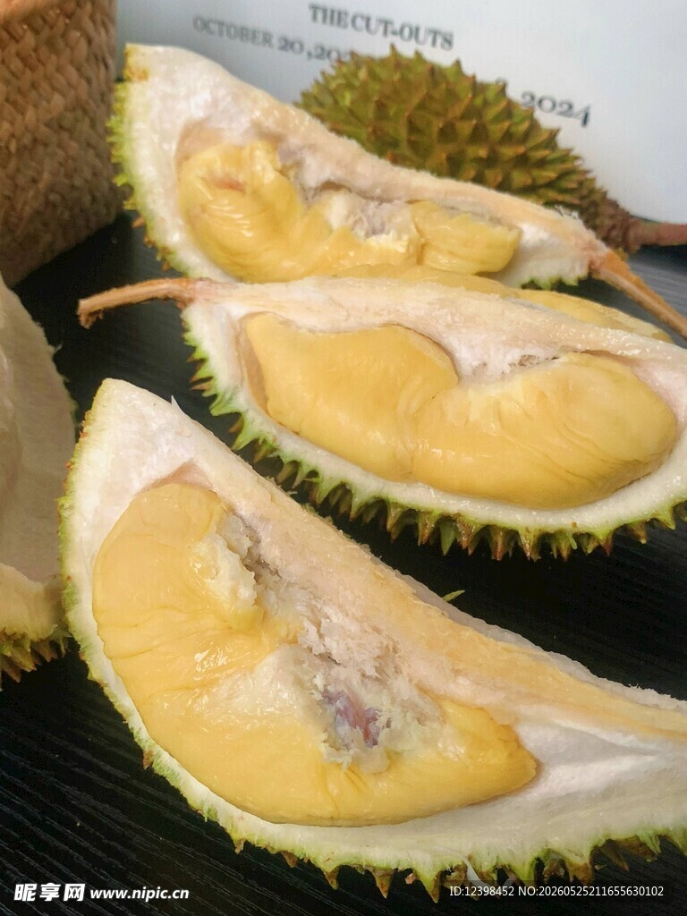 切开的美味榴莲果肉