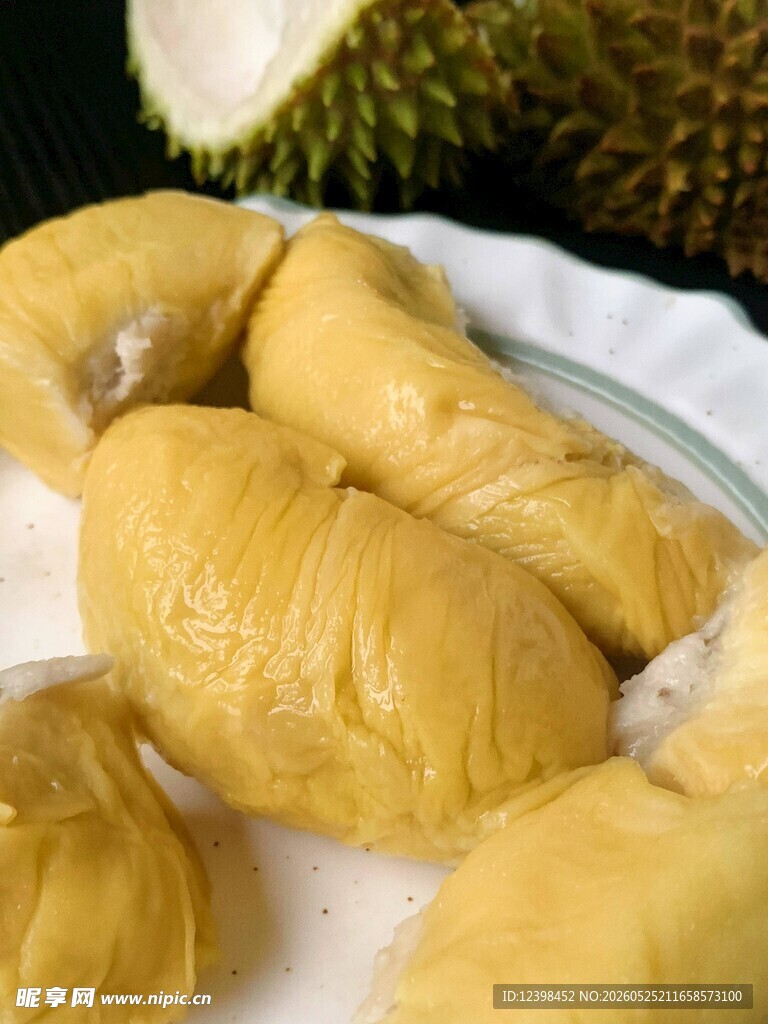 新鲜剥开的美味榴莲果肉