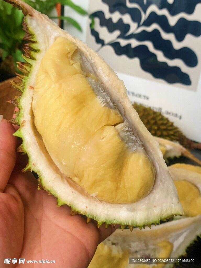 剥开的香甜榴莲果肉