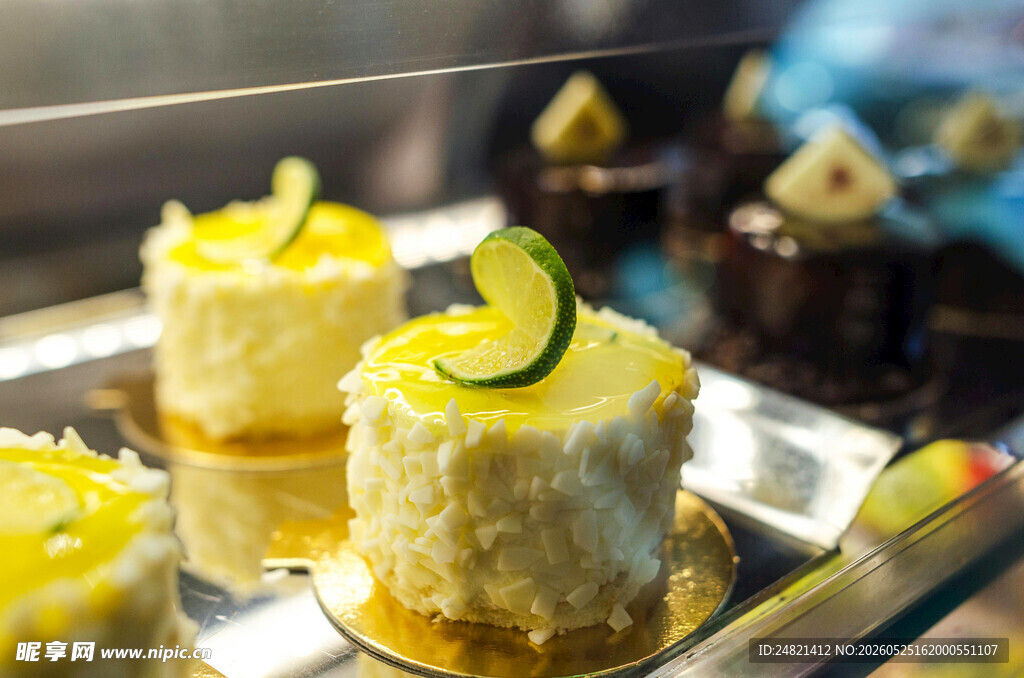 精致柠檬装饰小蛋糕