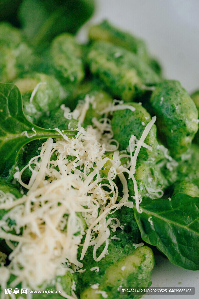 菠菜芝士小团子美食图