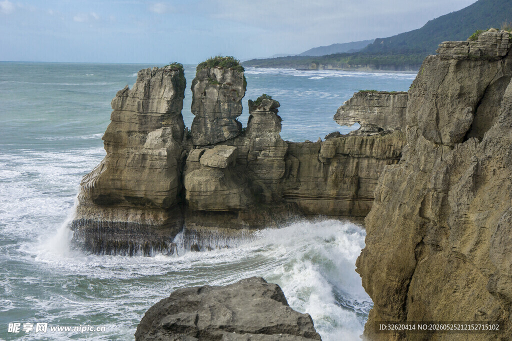 海岸嶙峋怪石