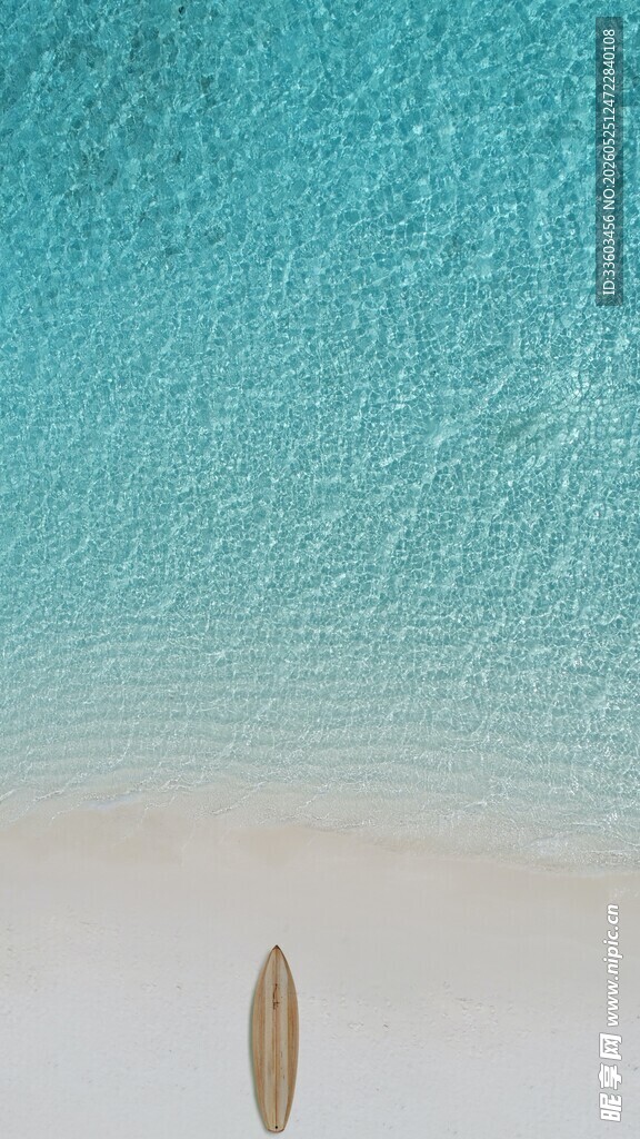 沙滩上的冲浪板
