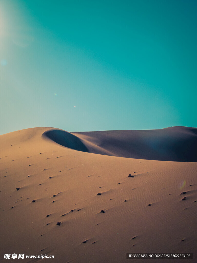 沙漠风光沙丘与蓝天