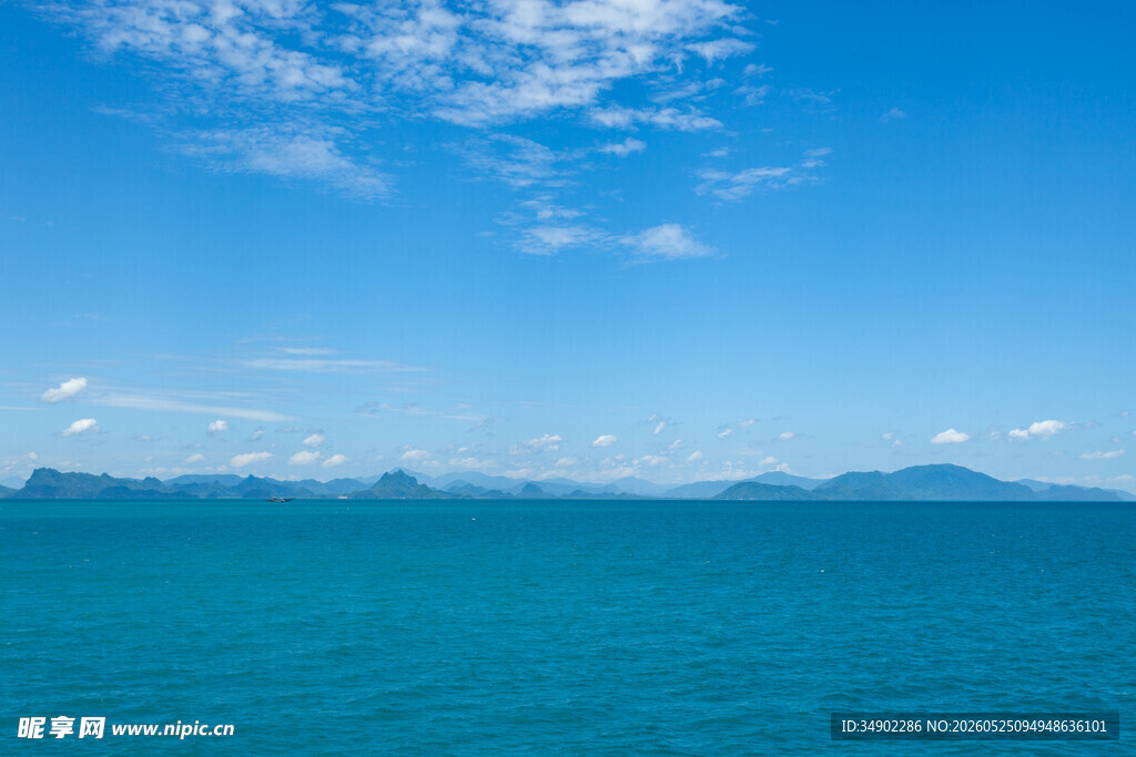 蔚蓝大海与天际美景