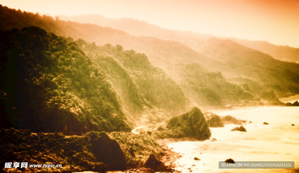 黄昏下的海岸风光