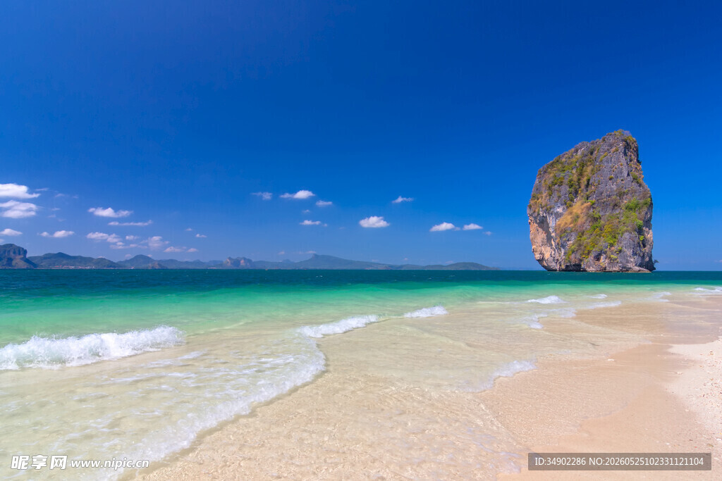 美丽海滩与海中巨石景观