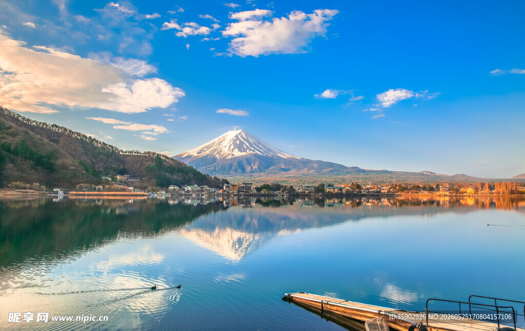 富士山湖畔美丽风光