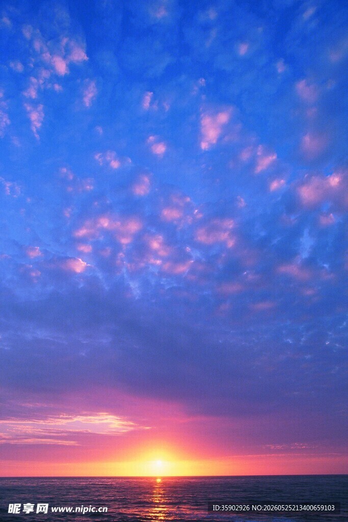 海上绝美日出天空景象