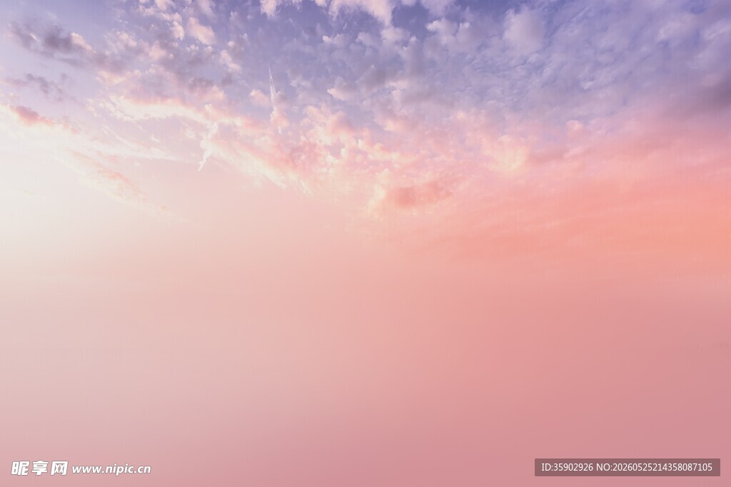 梦幻粉蓝渐变天空景色