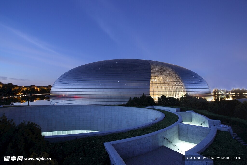 现代建筑夜景国家大剧院