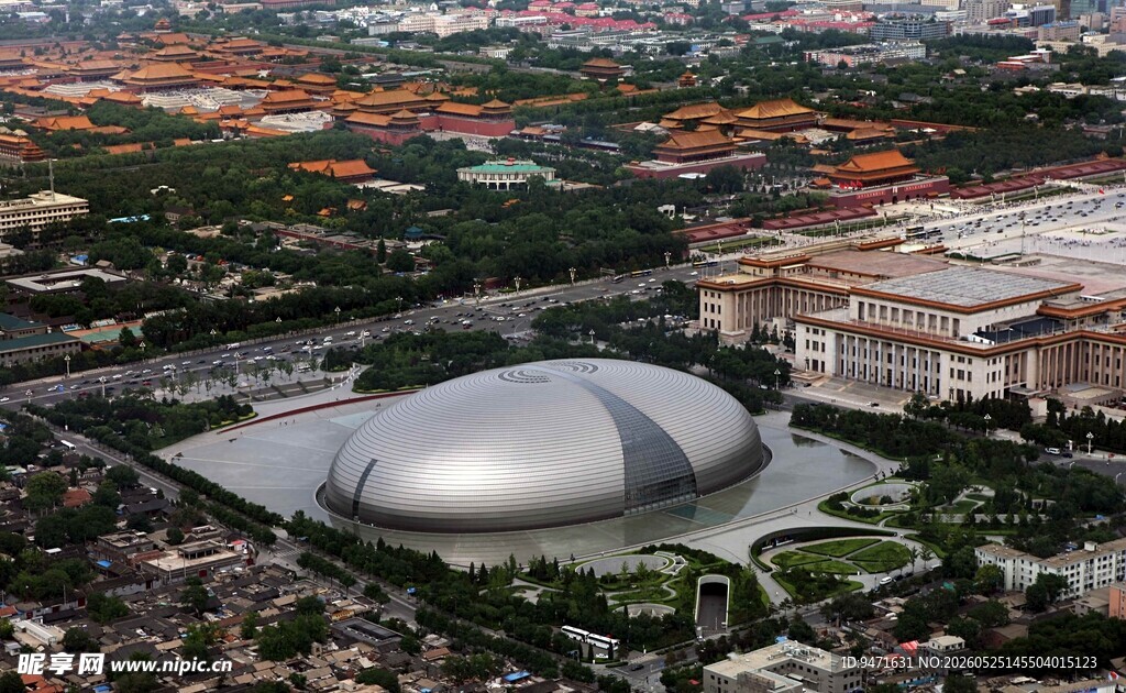 国家大剧院独特圆顶建筑