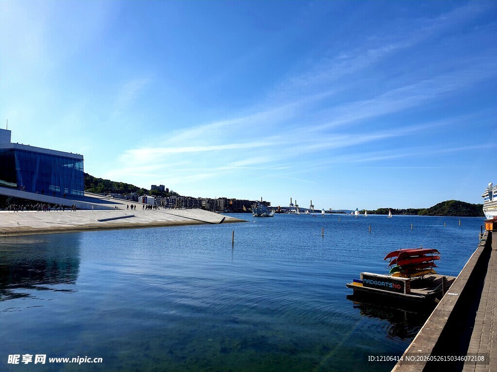 宁静海滨码头优美风景