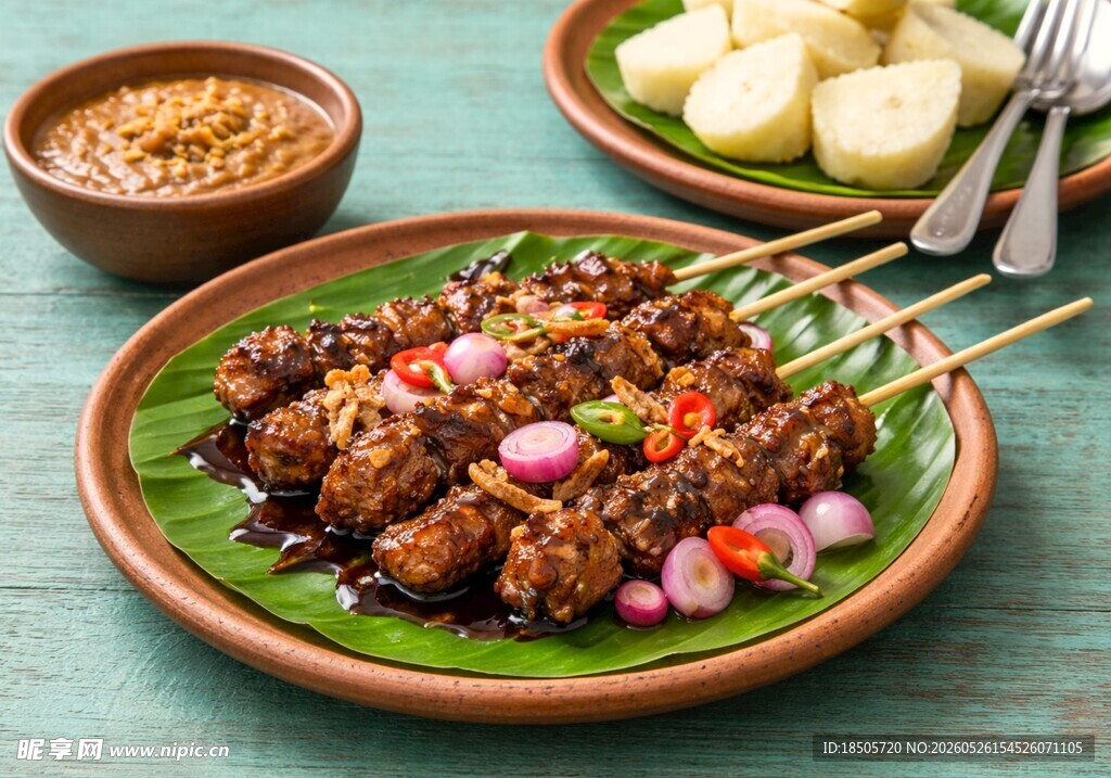 美味烤肉串搭配特色蘸料