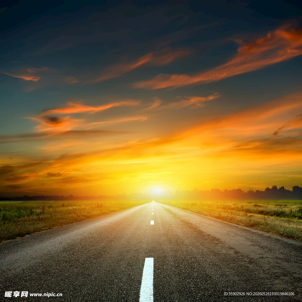 夕阳下的公路美景