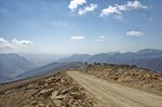 山间土路纵览壮美风光