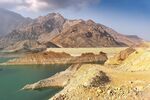 壮丽山水间的绝美湖景