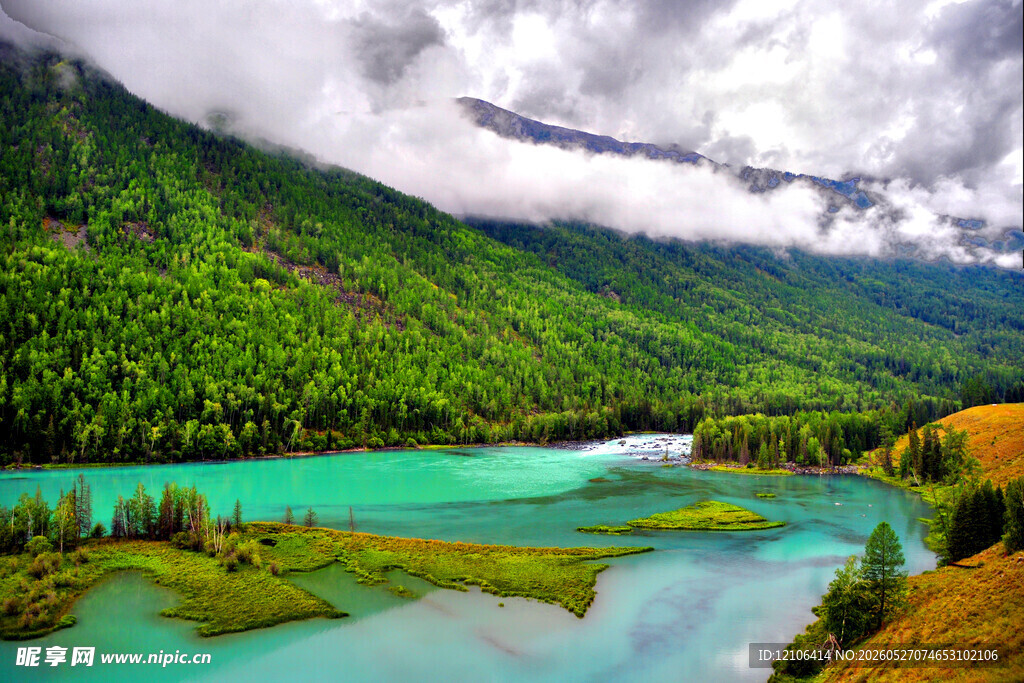 青山绿水间的绝美湖景